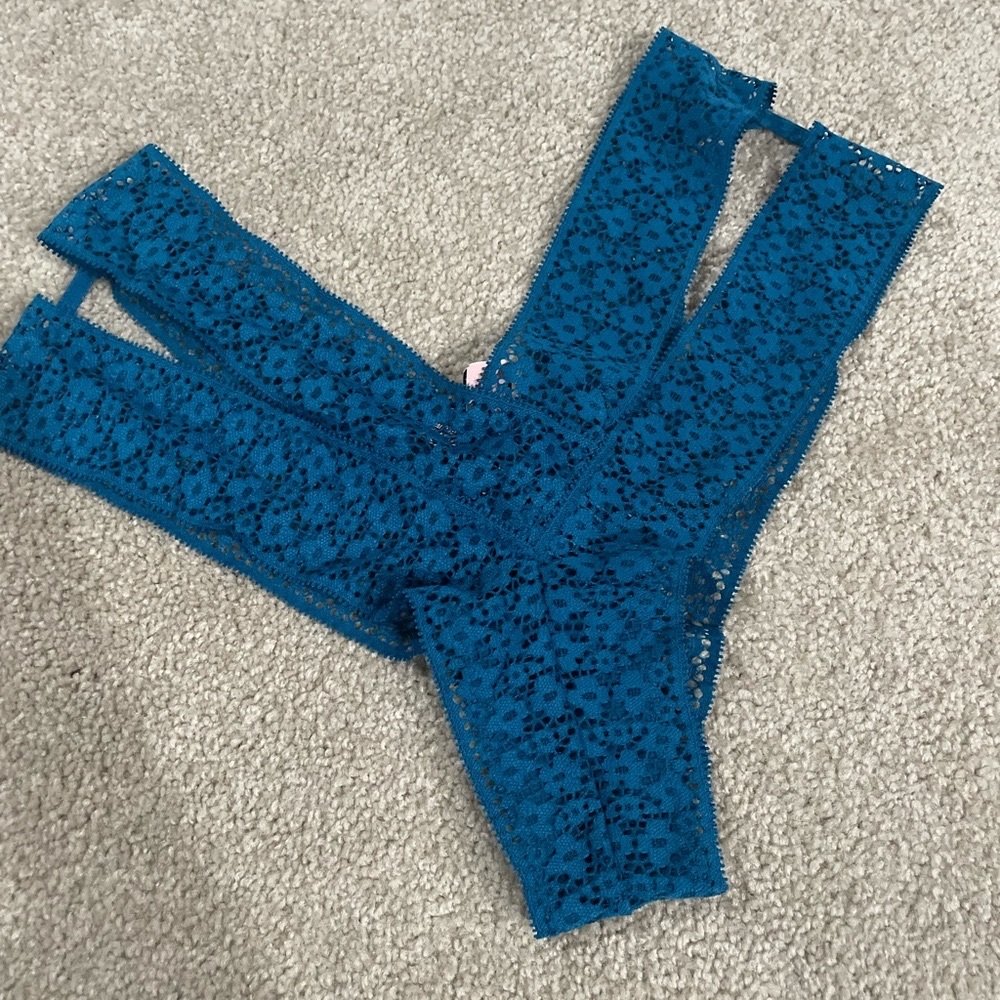 NWT- Very Sexy Cheekie panty. Size Medium.